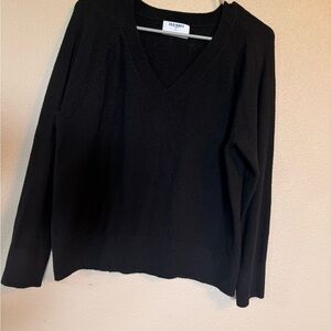 Old Navy Women's V-Neck Sweater in Black